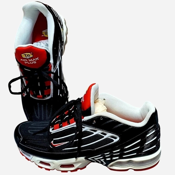 Nike Air Max Plus Black and Red Sneakers - Picture 2 of 7